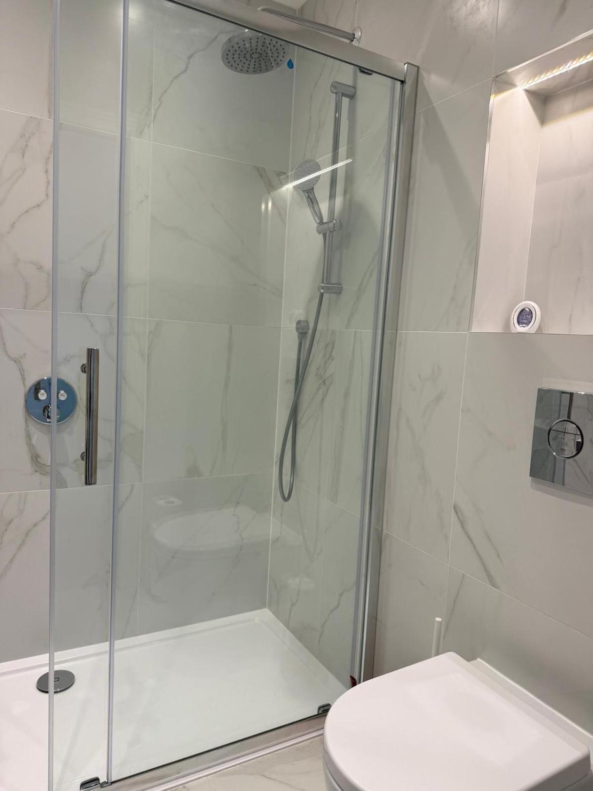 Apartamento Modern Cosy 2 Bed Apartment, Smart Tv & Netflix With Private Balcony And View