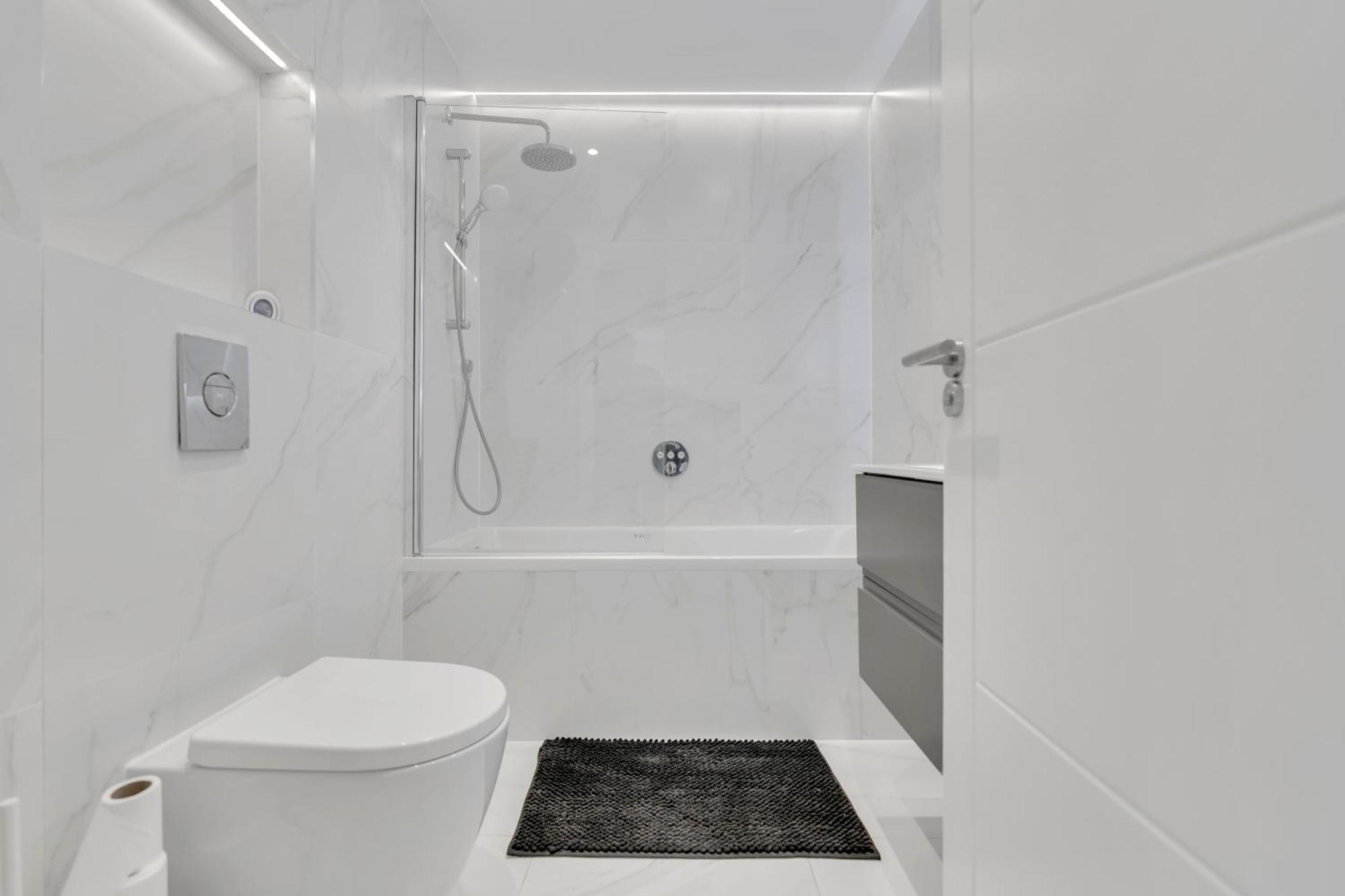 Apartamento Modern Cosy 2 Bed Apartment, Smart Tv & Netflix With Private Balcony And View
